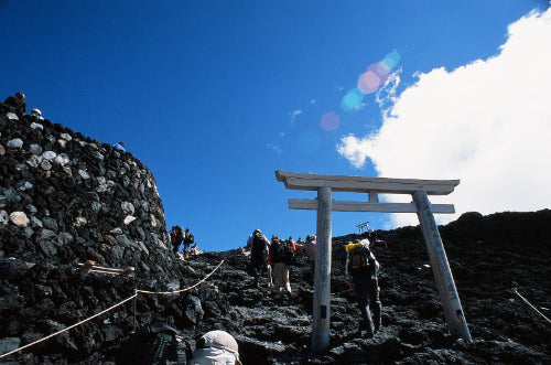 【体力不安な方へ】初日の歩行距離を最短に！元祖七合目泊でゆっくり高度順応 ガイド同行 富士登山ツアー2日間（新宿8:45／羽田空港9:45発）