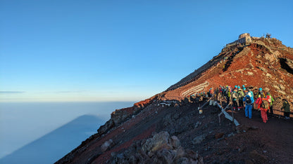 【体力不安な方へ】初日の歩行距離を最短に！元祖七合目泊でゆっくり高度順応 ガイド同行 富士登山ツアー2日間（新宿8:45／羽田空港9:45発）