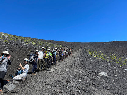 【混雑回避】宝永火口を巡るプリンスルートで目指す剣ヶ峰！ガイド同行 富士登山ツアー2日間（新宿7:30発）